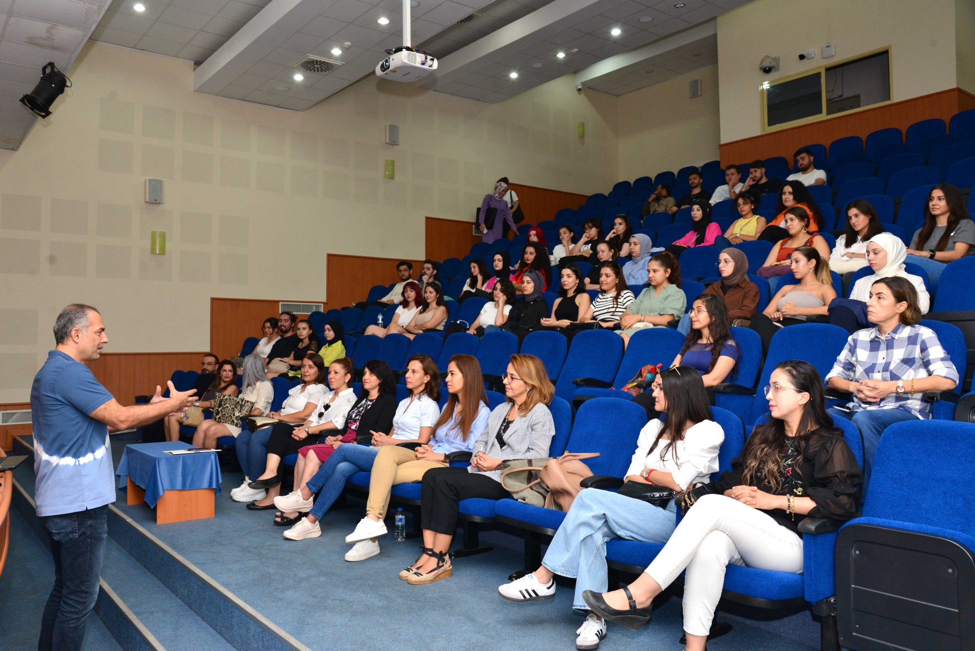 Psikolojik Travma Odağında Üniversite Öğrencilerine Yaklaşım detayı için tıklayınız