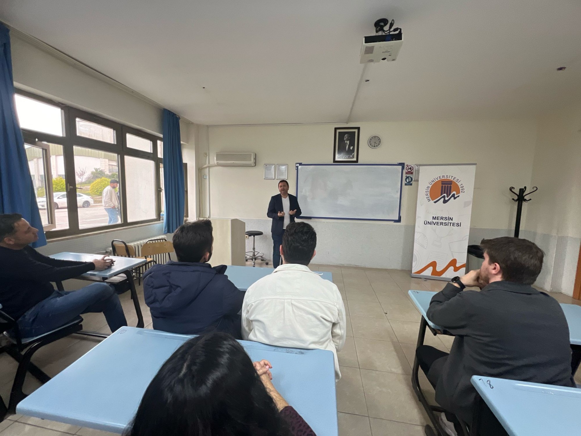 Sosyal Hizmetler Programı Akademisyenleri Meslektaşlarına Personel Değişim Programı Deneyimlerini Aktardı detayı için tıklayınız