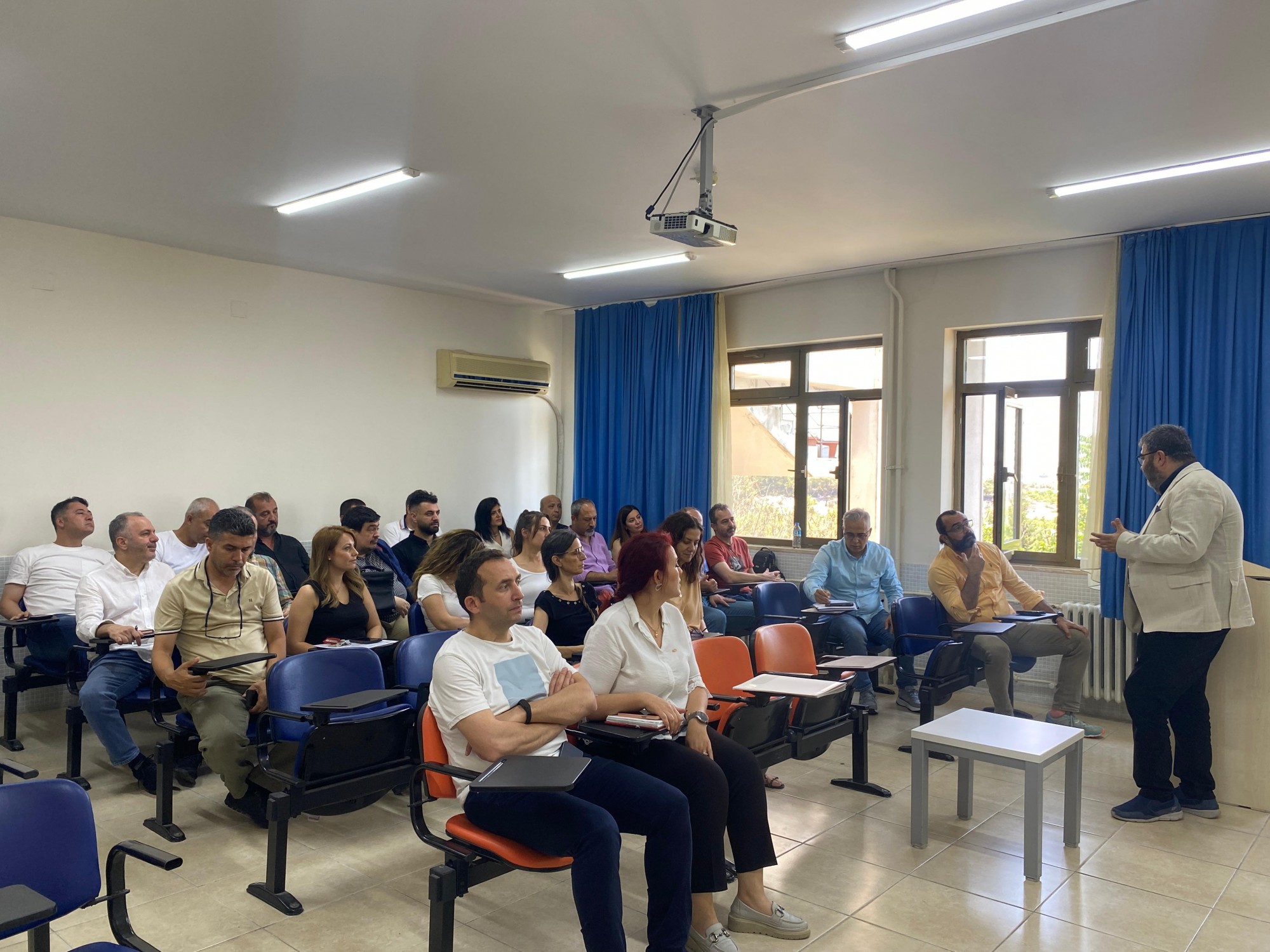 Sosyal Bilimler Meslek Yüksekokulu Akademik Kurulu Toplandı detayı için tıklayınız