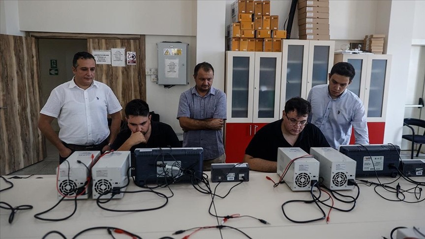 Fakültemiz öğrencilerinden Yerli Çip Başarısı detayı için tıklayınız