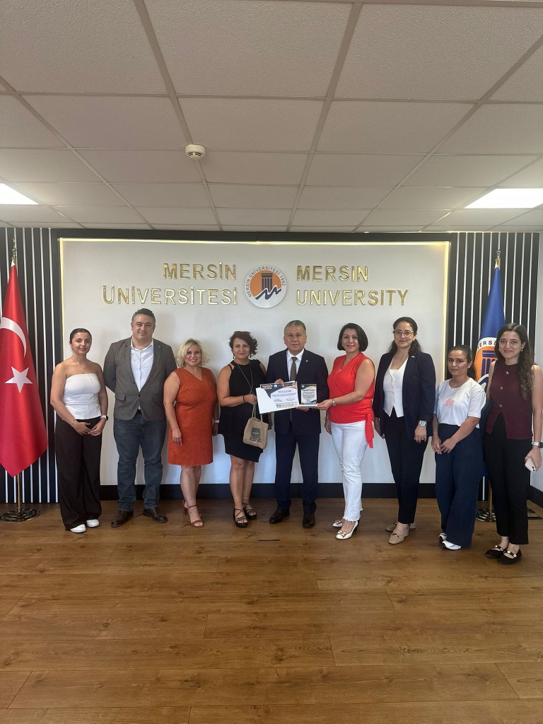 Hemşirelik Fakültesi Kongre Ekibinden Rektörümüze Ziyaret detayı için tıklayınız