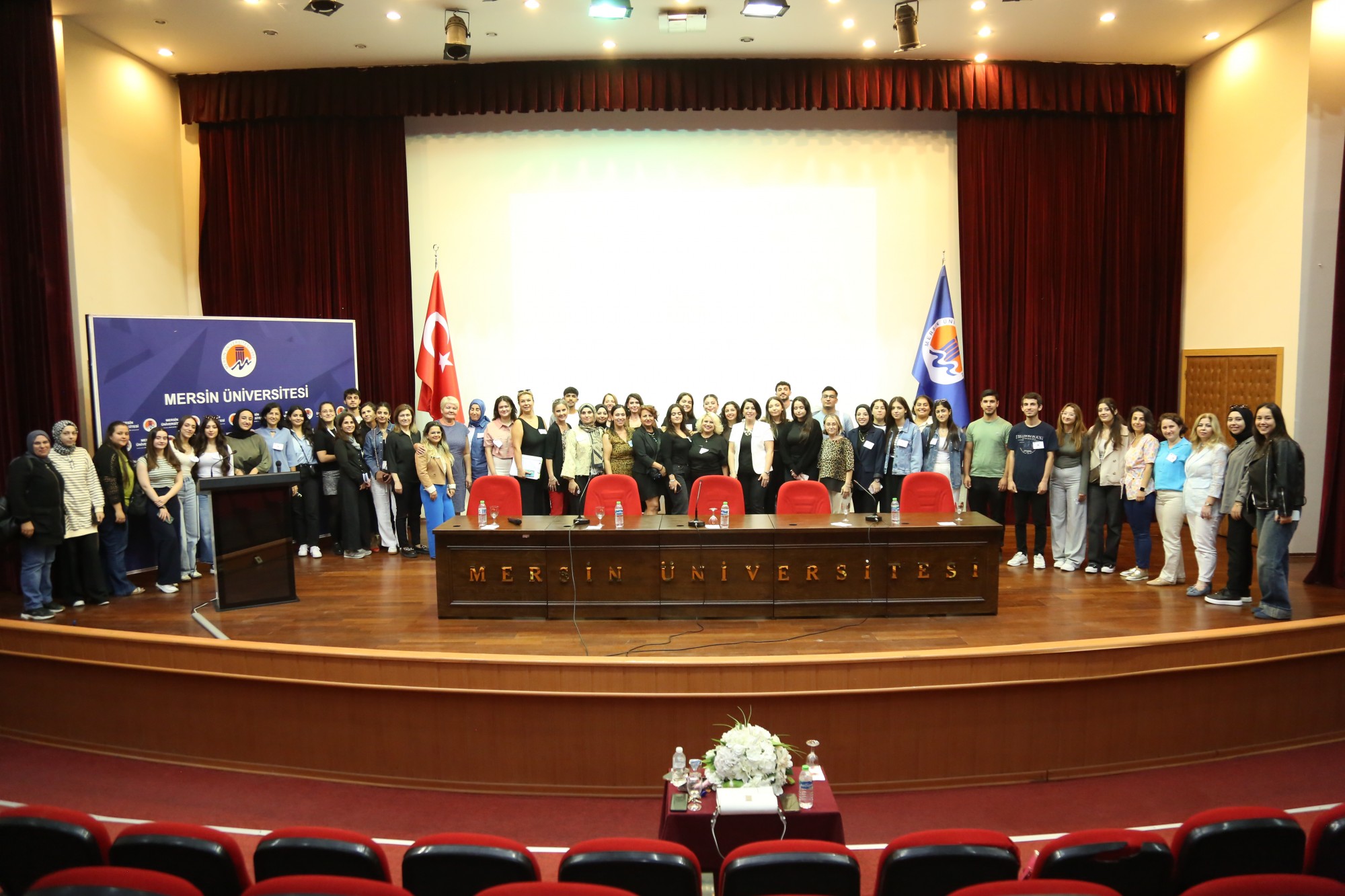 Mersin Üniversitesi Hemşirelik Fakültesi I. Öğrenci Çalıştayı Gerçekleştirildi detayı için tıklayınız