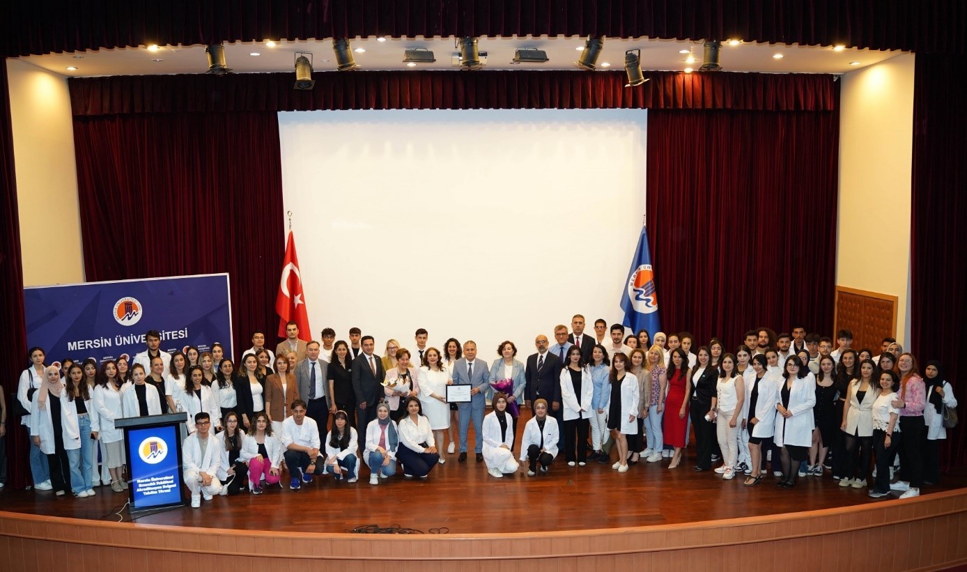 Altı Yıllığına Yeniden Akredite Edilen Fakültemiz İçin Akreditasyon Belgesi Takdim Töreni Düzenlendi detayı için tıklayınız
