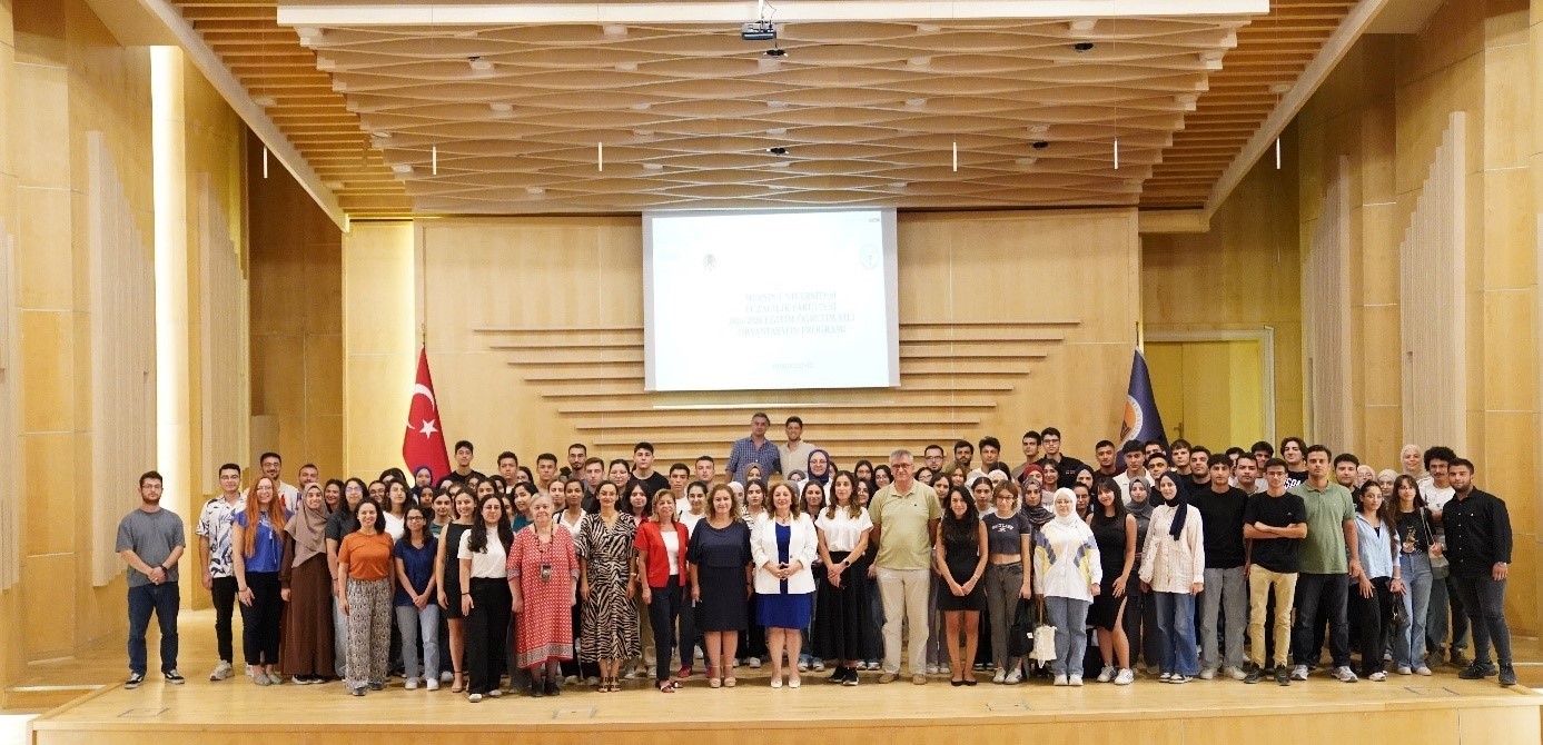 2025-2026 EĞİTİM ÖĞRETİM YILINDA ECZACILIK FAKÜLTESİNİ KAZANAN ÖĞRENCİLERE YÖNELİK ORYANTASYON PROGRAMI DÜZENLENDİ. detayı için tıklayınız