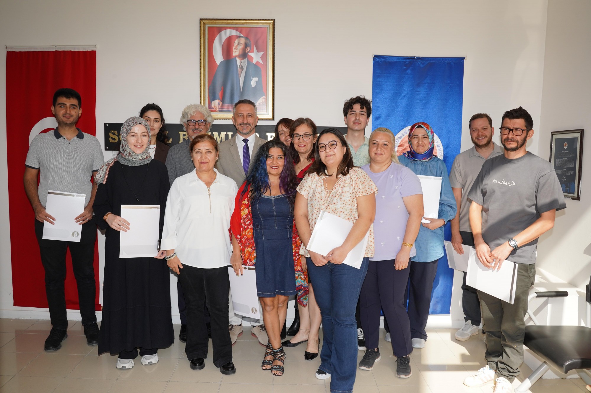 Lisansüstü Tez Kontrollerini Gerçekleştiren Öğretim Elemanlarımıza Teşekkür Belgesi Takdim Edildi detayı için tıklayınız