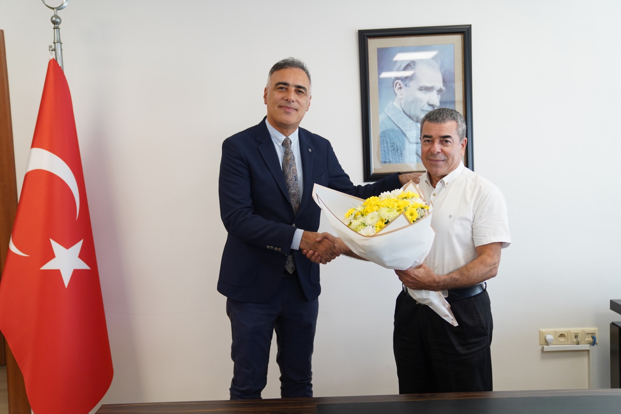 Fakültemizde Dekanlık Devir Teslim Töreni Gerçekleştirildi detayı için tıklayınız
