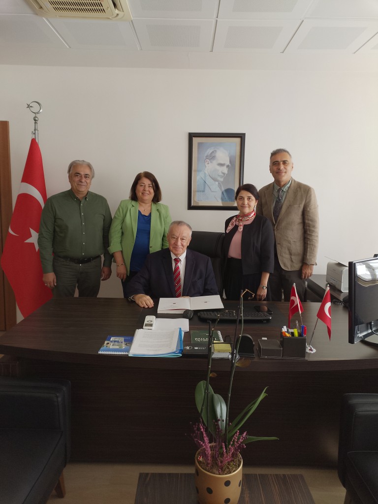 Tüba Şeref Üyesi ve Hacettepe Üniversitesi Öğretim Üyesi Prof. Dr. Emin Kansu Hocamızı Fakültemizde Misafir Ettik detayı için tıklayınız