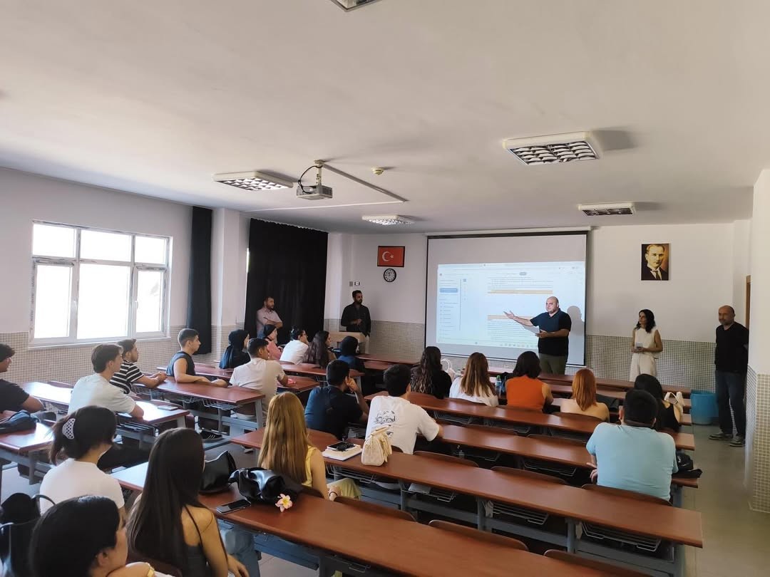 2025-2026 eğitim &ouml;ğretim yılında y&uuml;ksekokulumuza yeni katılan &ouml;ğrencilerimize y&ouml;nelik oryantasyon programı d&uuml;zenlendi.  detayı için tıklayınız