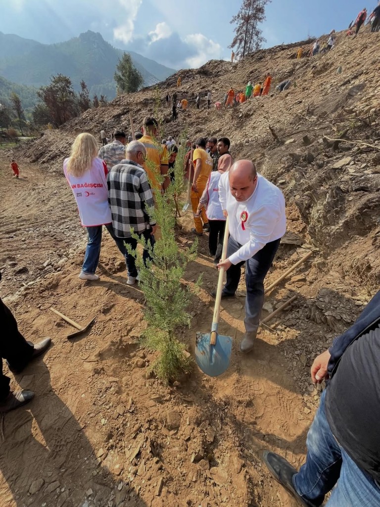 Cumhurbaşkanlığı&rsquo;mızın 6 Kasım 2019 tarihli &ldquo;11 Kasım Ağa&ccedil;landırma Seferberliği&rdquo; Genelgesi kapsamında başlatılan &ldquo;Geleceğe Nefes&rdquo; kampanyası &ccedil;er&ccedil;evesinde, Anamur&rsquo;da fidan dikim etkinliği ger&ccedil;ekleştirilmiştir. detayı için tıklayınız
