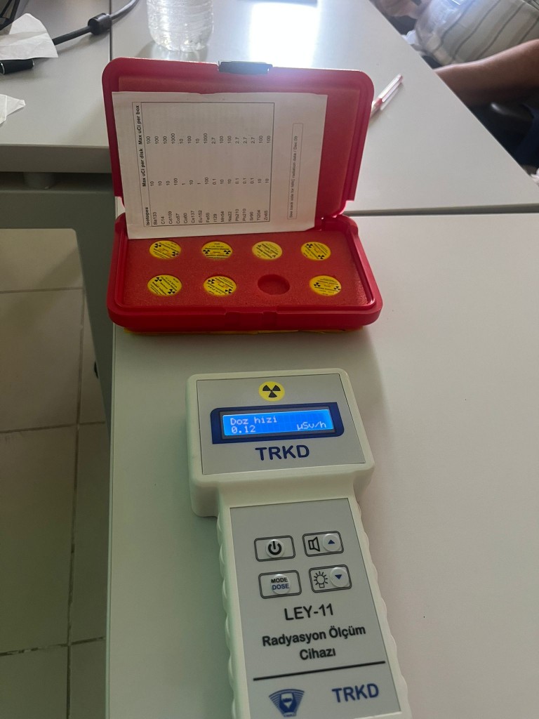 N&uuml;kleer Bilimler Uygulama ve Araştırma Merkezi&rsquo;nin de Paydaşı Olduğu T&uuml;bitak 4005 Projesi Ger&ccedil;ekleştirildi. detayı için tıklayınız