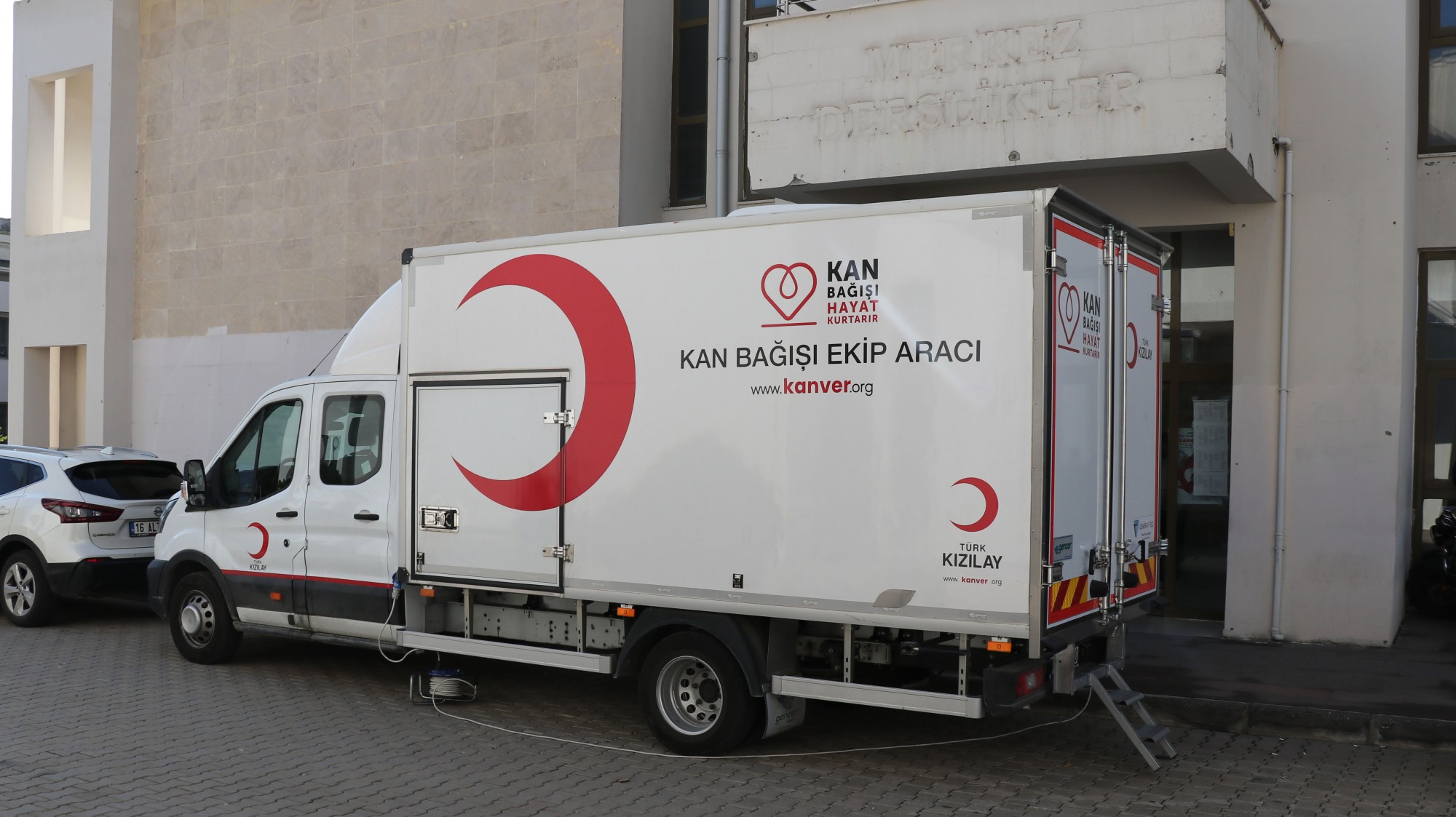 İletişim Fak&uuml;ltesi &Ouml;ğrencilerinden Kan Bağışına Yoğun İlgi! detayı için tıklayınız