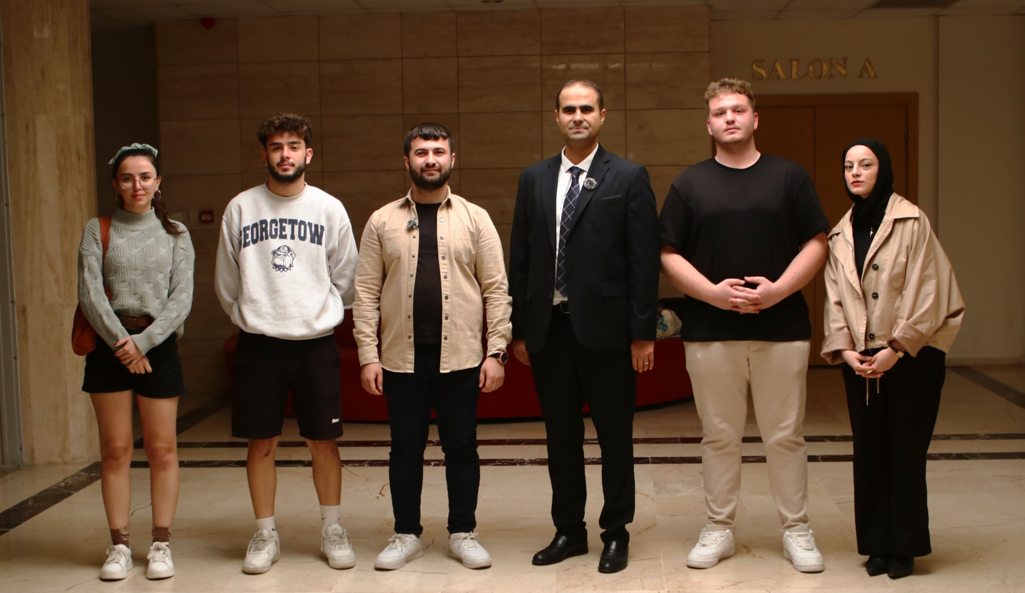 Dil ve İletişimin G&uuml;c&uuml;: Etkili İletişim ve T&uuml;rk&ccedil;enin Kullanımı S&ouml;yleşisi detayı için tıklayınız