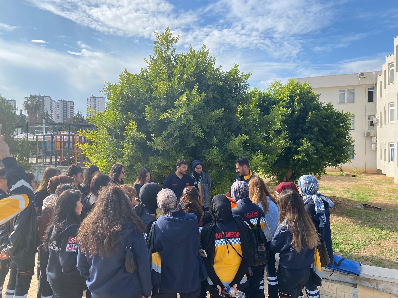 Mersin &Uuml;niversitesi Sağlık Hizmetleri Meslek Y&uuml;ksekokulumuzda Ambulans Eğitimi Ger&ccedil;ekleştirildi detayı için tıklayınız