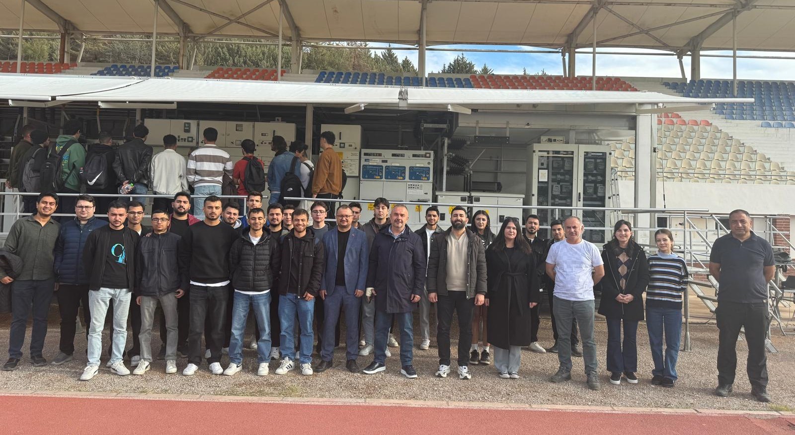 Sekt&ouml;r Kamp&uuml;se Geldi: Enerjisa Mobil Eğitim Tırı Mersin &Uuml;niversitesi'ndeydi detayı için tıklayınız