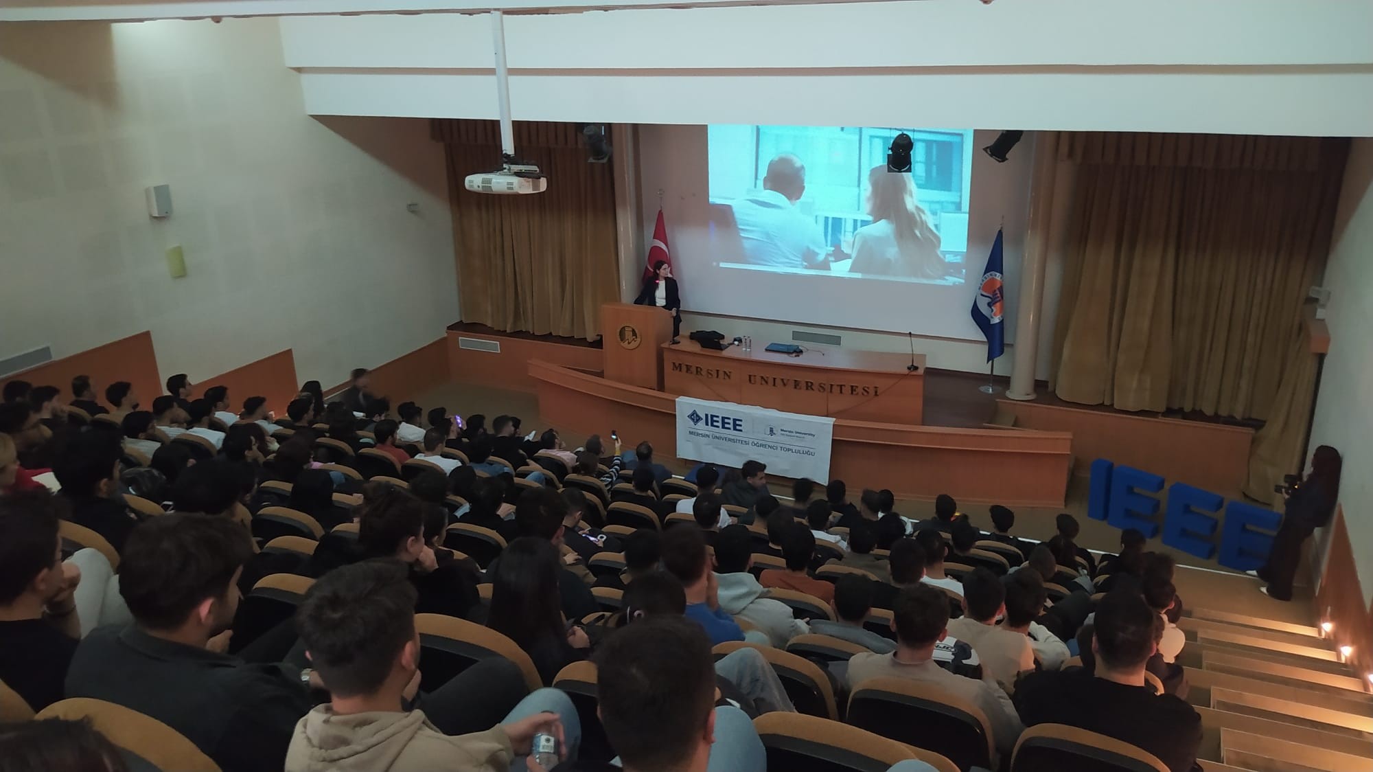 B&ouml;l&uuml;m&uuml;m&uuml;z &Ouml;ğrencileri, Tech - Talk Etkinliğinde Enerjisa Profesyonelleriyle Buluştu detayı için tıklayınız