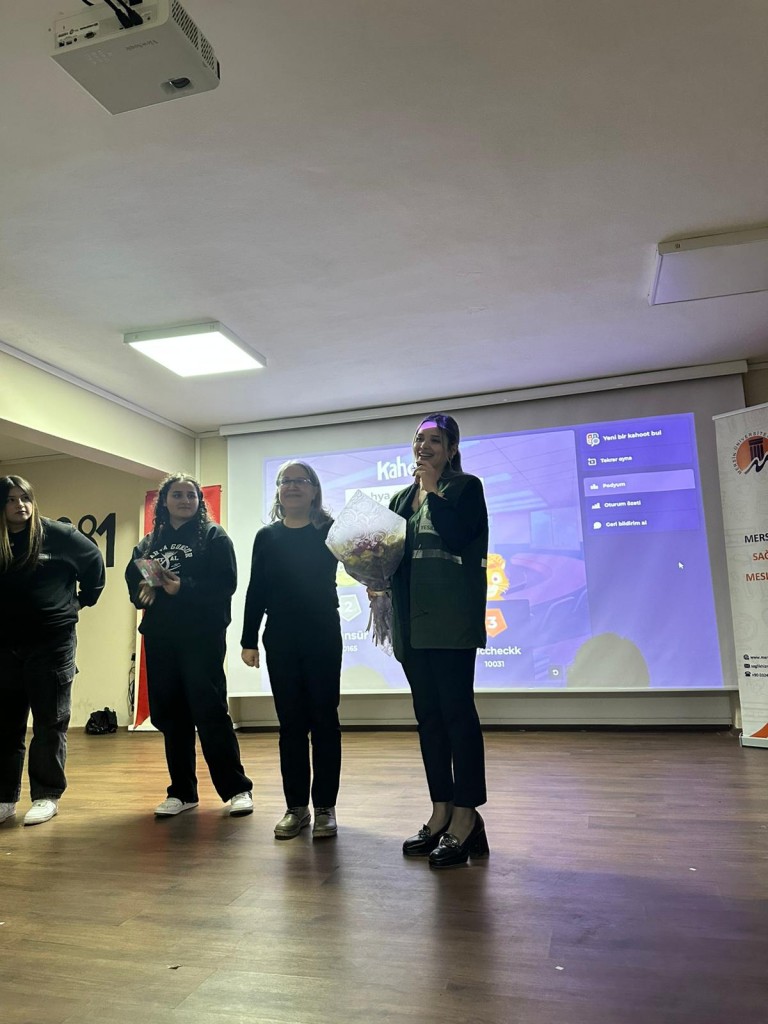 Mersin Yahya G&uuml;nsur Mesleki ve Teknik Anadolu Lisesi&rsquo;nde &ldquo; Bir Yeni Bildirim: Teknoloji Bağımlılığına Dur De &rdquo; Konferansı D&uuml;zenlendi detayı için tıklayınız