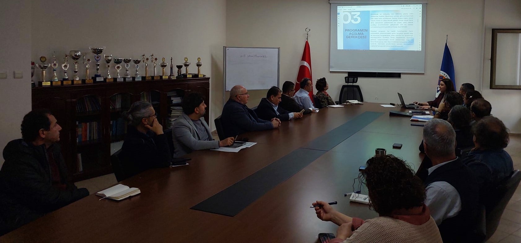 Enstit&uuml; Kurulumuz Yeni bir Program A&ccedil;ılması G&uuml;ndemi ile Toplandı detayı için tıklayınız