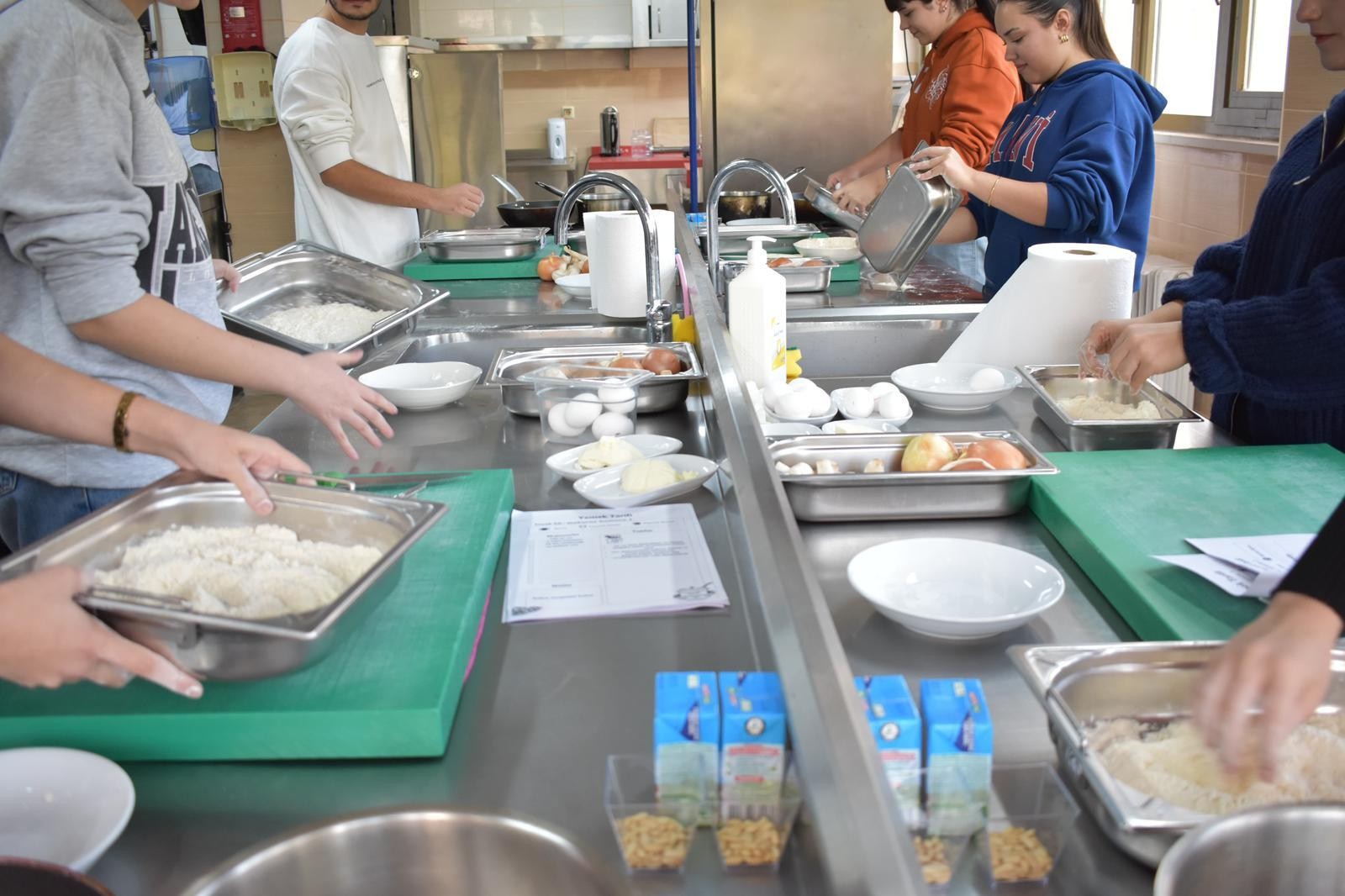 Gastronomi Topluluğu&rsquo;ndan &Ccedil;ok Disiplinli &ldquo;Taze Makarna ve Sosları&rdquo; At&ouml;lyesi detayı için tıklayınız