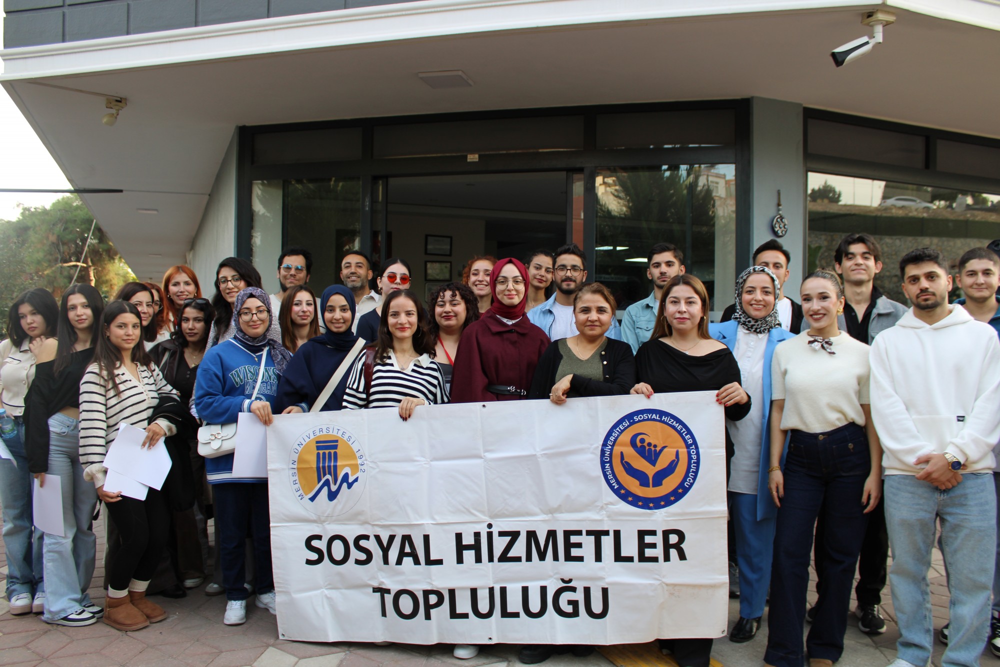 &Uuml;niversitemiz Topluluklarından 3 Aralık D&uuml;nya Engelliler G&uuml;n&uuml;&rsquo;nde Anlamlı Etkinlik detayı için tıklayınız