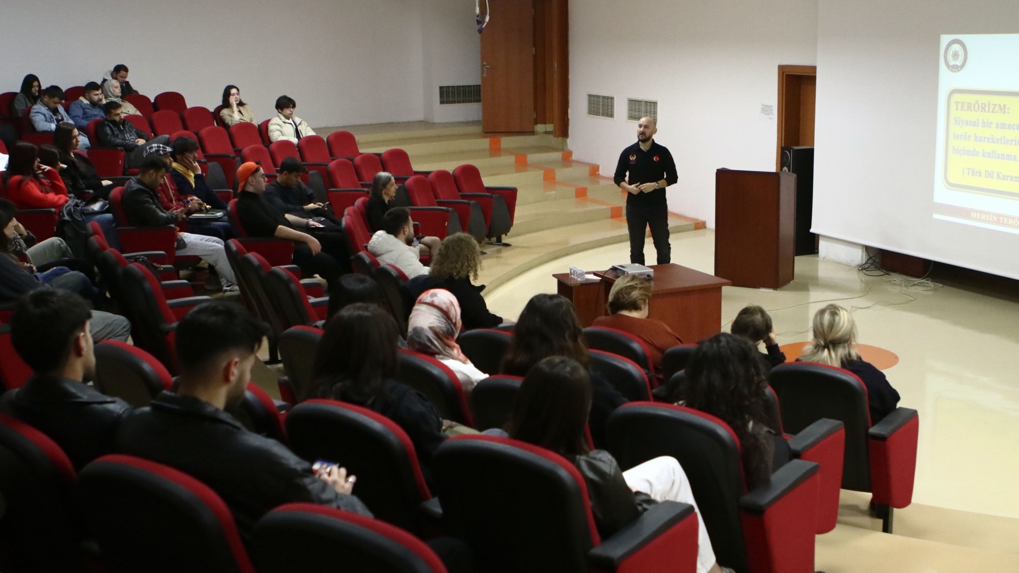 İletişim Fak&uuml;ltesinde Ter&ouml;rle M&uuml;cadeleye Y&ouml;nelik Farkındalık Eğitimi Ger&ccedil;ekleştirildi detayı için tıklayınız