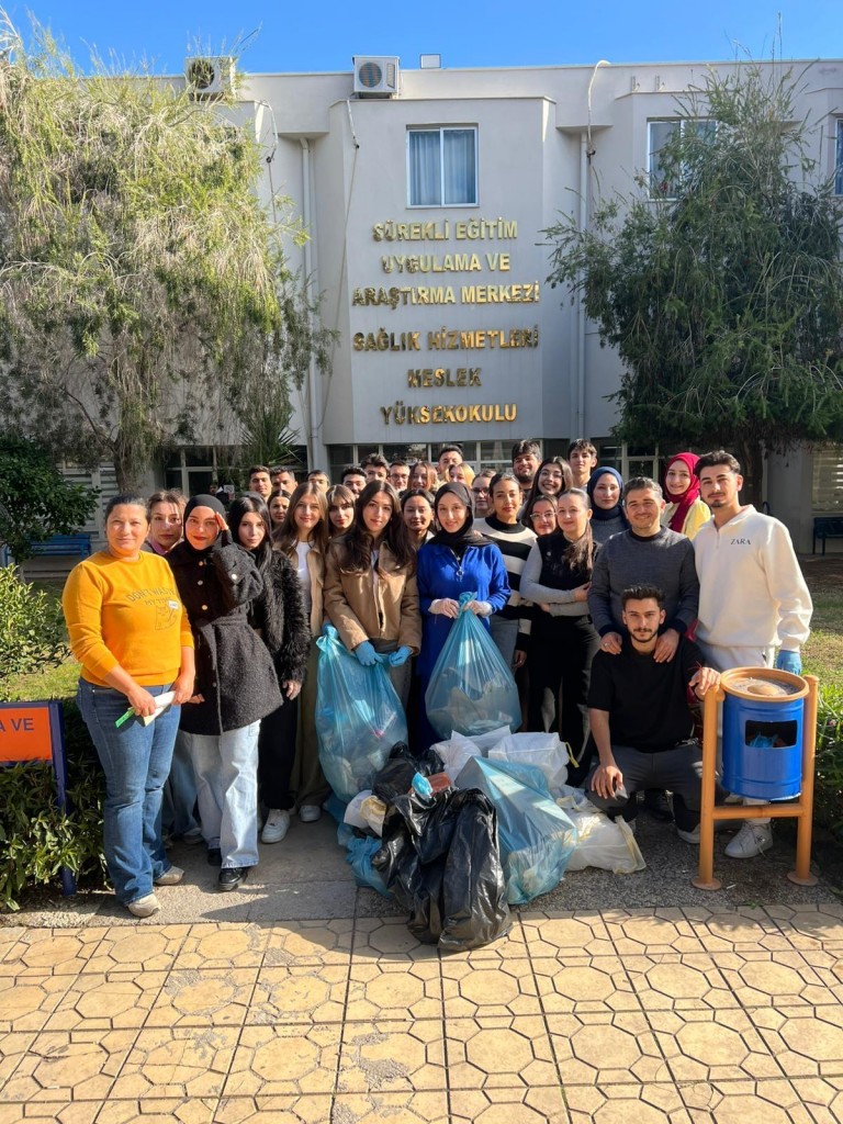 Sağlık Hizmetleri Meslek Y&uuml;ksekokulumuzda Atıkları Ayrıştırma Zamanı Etkinliği detayı için tıklayınız