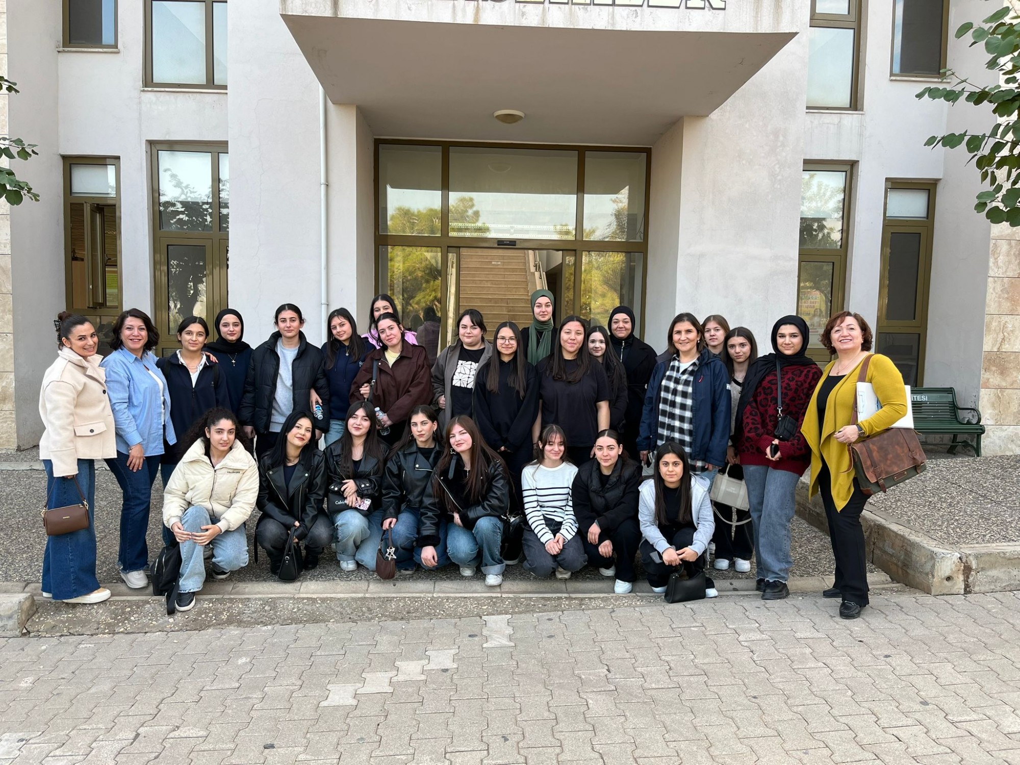 Sağlıklı Gelecek İ&ccedil;in Bilin&ccedil;li Adımlar: Ergenlik ve Kişisel Sağlık Eğitimleri Ger&ccedil;ekleştirildi detayı için tıklayınız