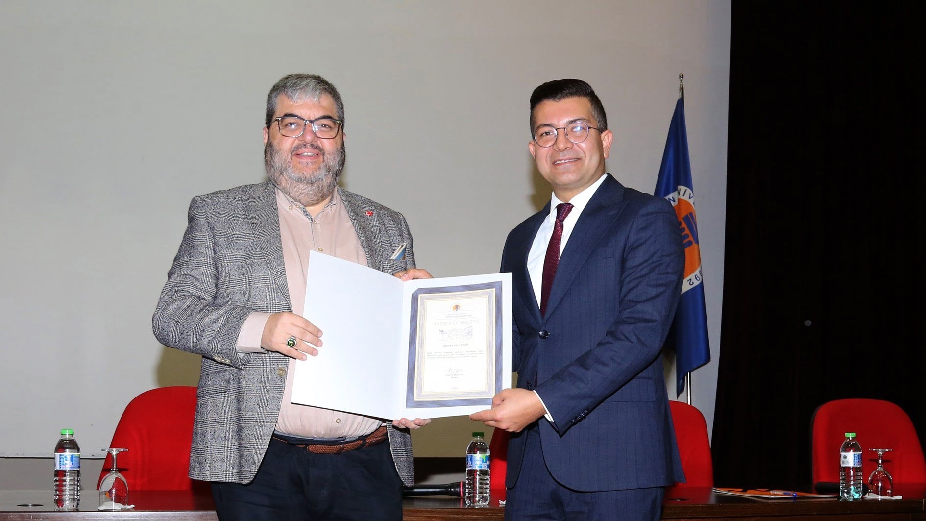 Sağlık Y&ouml;neticileri G&uuml;n&uuml; &Uuml;niversitemizde Kutlandı detayı için tıklayınız