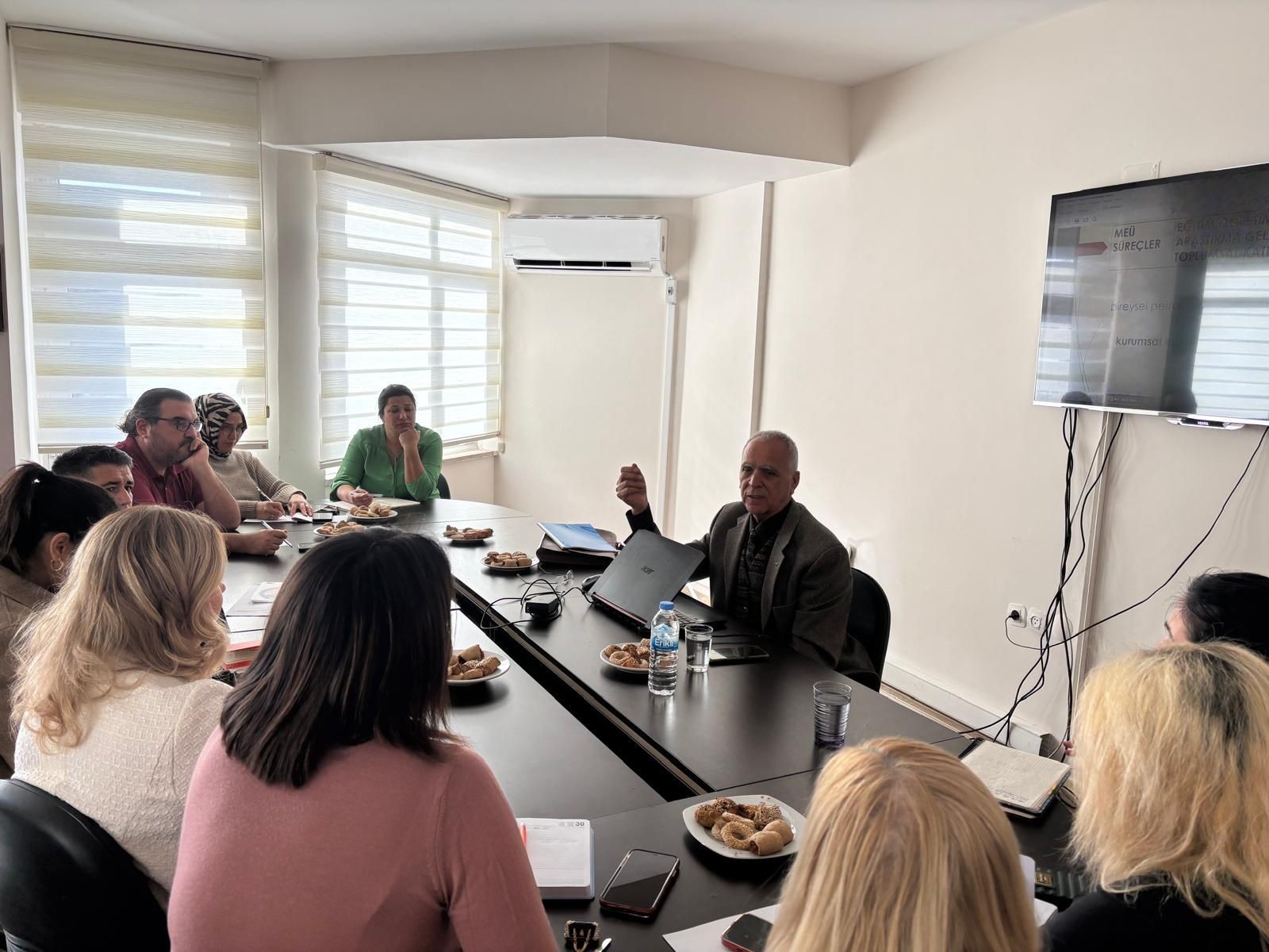 Y&uuml;ksekokulumuzda &Ouml;z Değerlendirme Raporu Toplantısı Ger&ccedil;ekleştirildi detayı için tıklayınız