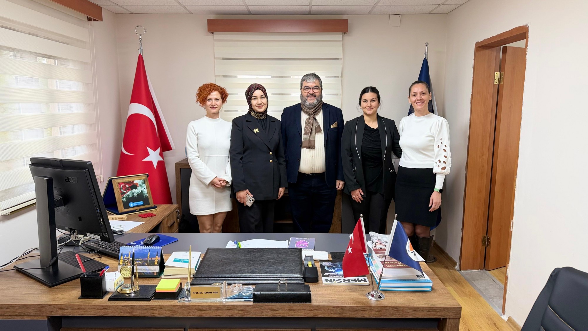 Ebelik B&ouml;l&uuml;m&uuml; Y&uuml;ksek Lisans Mezunlarından Fak&uuml;lte Dekanına Ziyaret detayı için tıklayınız