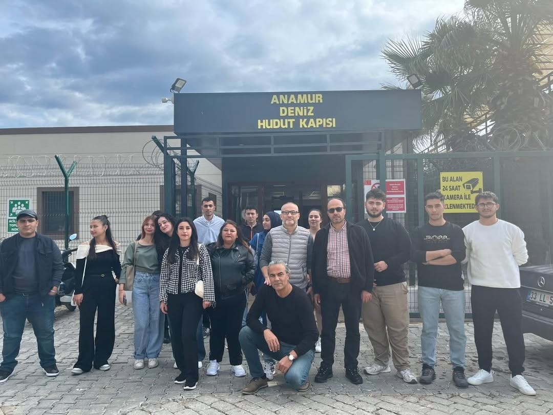 Y&uuml;ksekokulumuz &Ouml;zel G&uuml;venlik ve Koruma Programı G&uuml;venlik Sistemleri ve Cihazları dersi kapsamında Anamur Deniz Hudut Kapısı&rsquo;nda uygulamalı eğitim ger&ccedil;ekleştirmiştir. detayı için tıklayınız