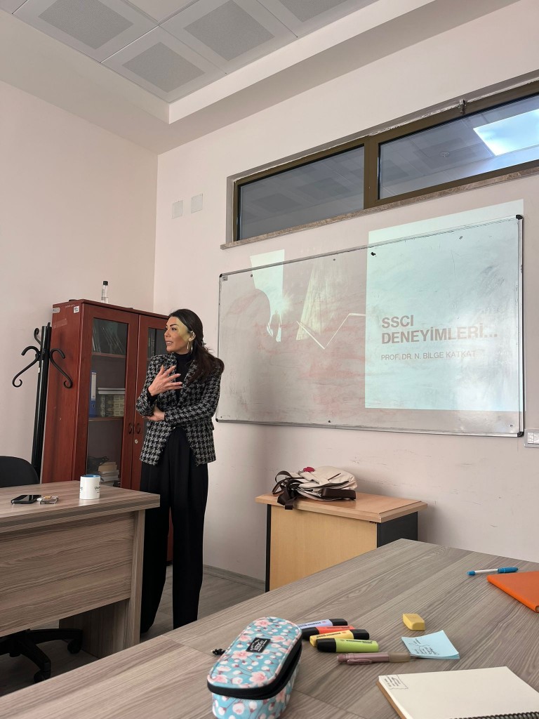 Fak&uuml;ltemizde Seminer Serisinin İlki Ger&ccedil;ekleştirildi: "SSCI Yayın Deneyimleri" detayı için tıklayınız