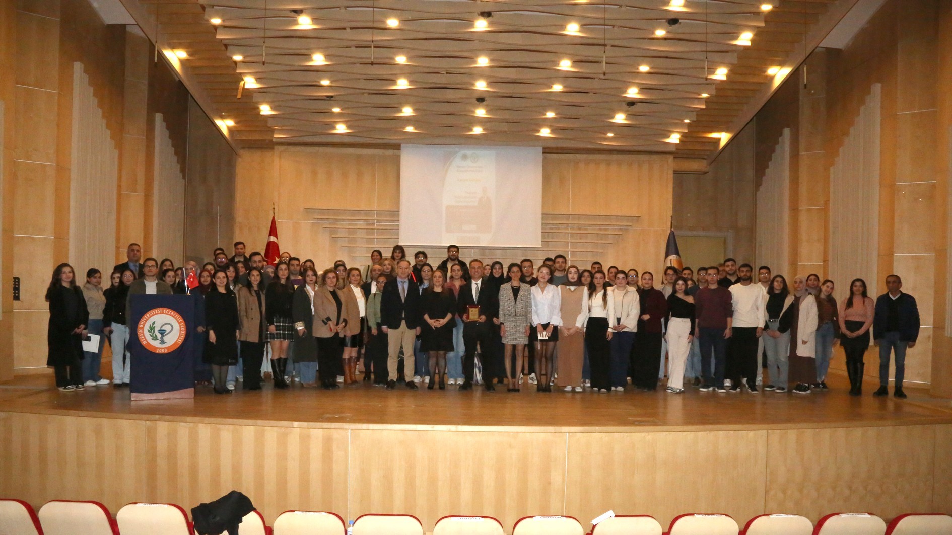 Eczacıbaşı İla&ccedil; Pazarlama Genel M&uuml;d&uuml;r&uuml; Dr. Ecz. Başbuğ &Ouml;ke, Fak&uuml;ltemiz Kariyer G&uuml;nleri&rsquo;nde &Ouml;ğrencilerimizle Buluştu detayı için tıklayınız