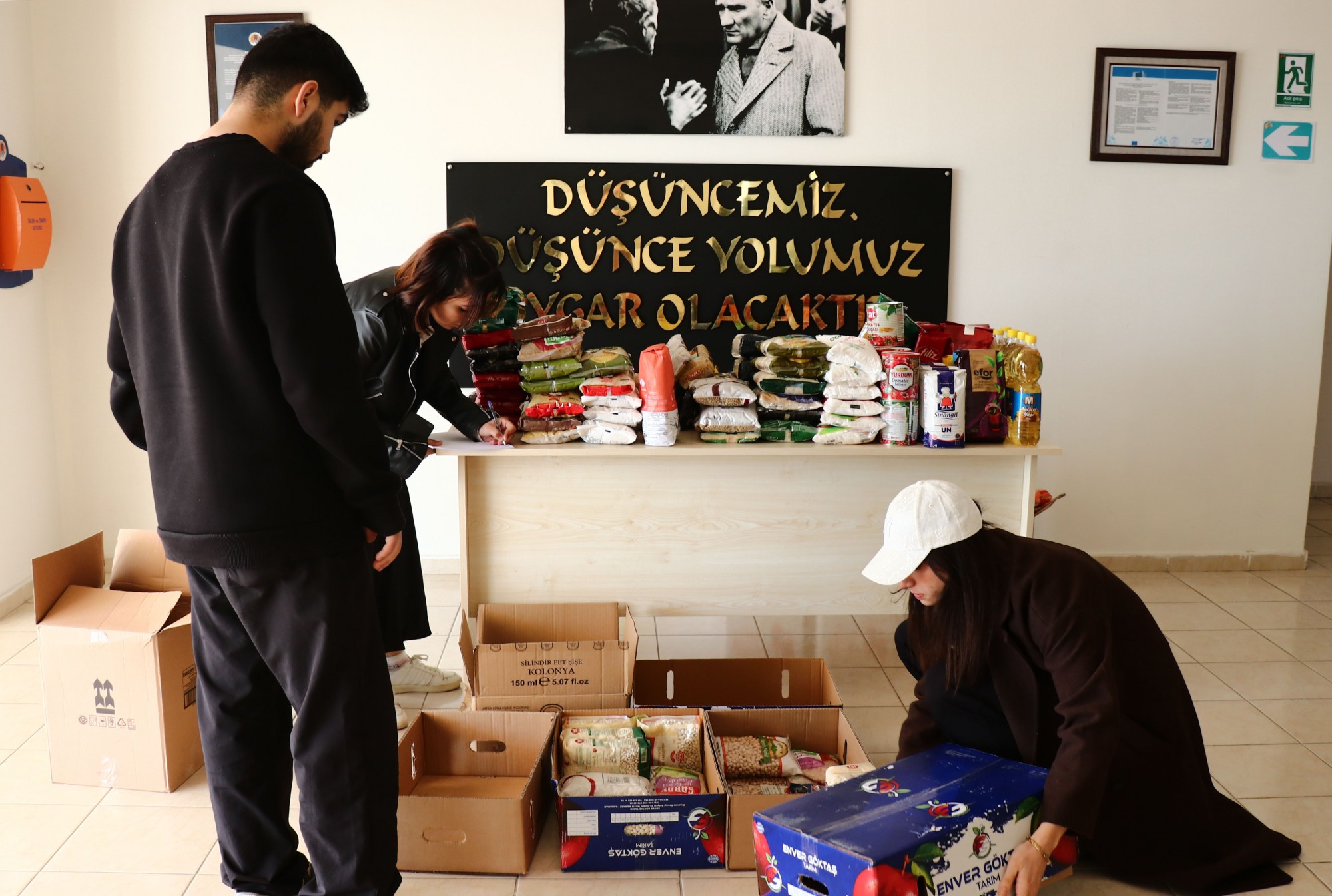 Mersin &Uuml;niversitesi İletişim Fak&uuml;ltesi&rsquo;nde Koli Koli Mutluluk Dayanışması detayı için tıklayınız