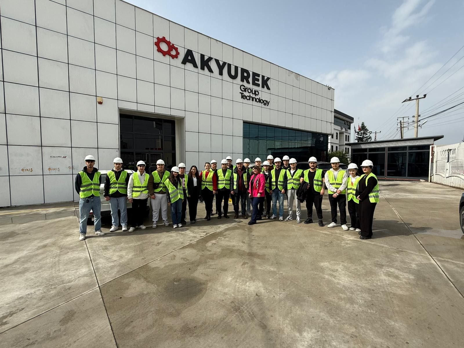 Teoriden Pratiğe: Kontrol ve Otomasyon &Ouml;ğrencilerimiz Aky&uuml;rek Grup Teknoloji&rsquo;de detayı için tıklayınız