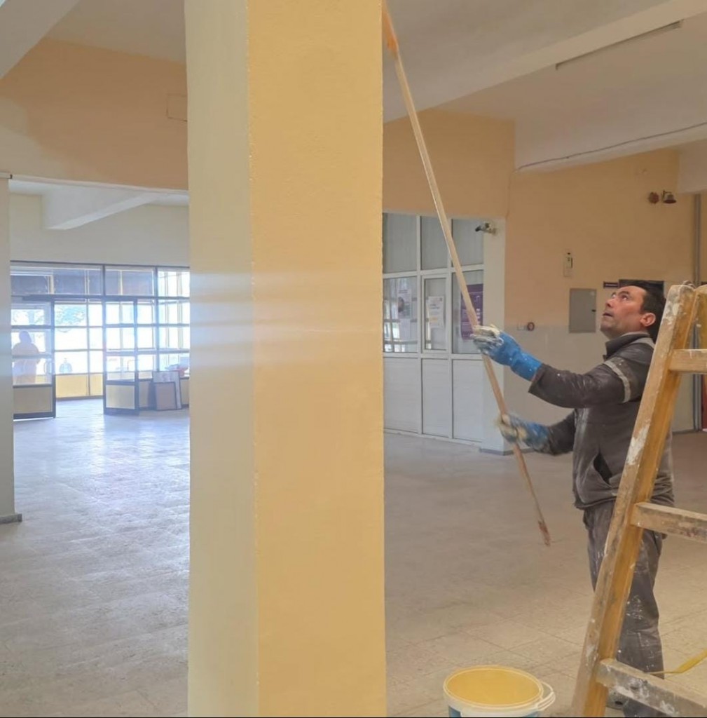 Okulumuzun yenilenme &ccedil;alışmaları t&uuml;m hızıyla devam ediyor detayı için tıklayınız