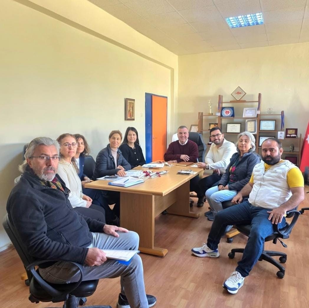 Mut Meslek Y&uuml;ksekokulu akademik personellerimizle toplantı ger&ccedil;ekleştirildi. Eğitim-&ouml;ğretim faaliyetlerimize y&ouml;nelik değerlendirmelerde bulunuldu. detayı için tıklayınız