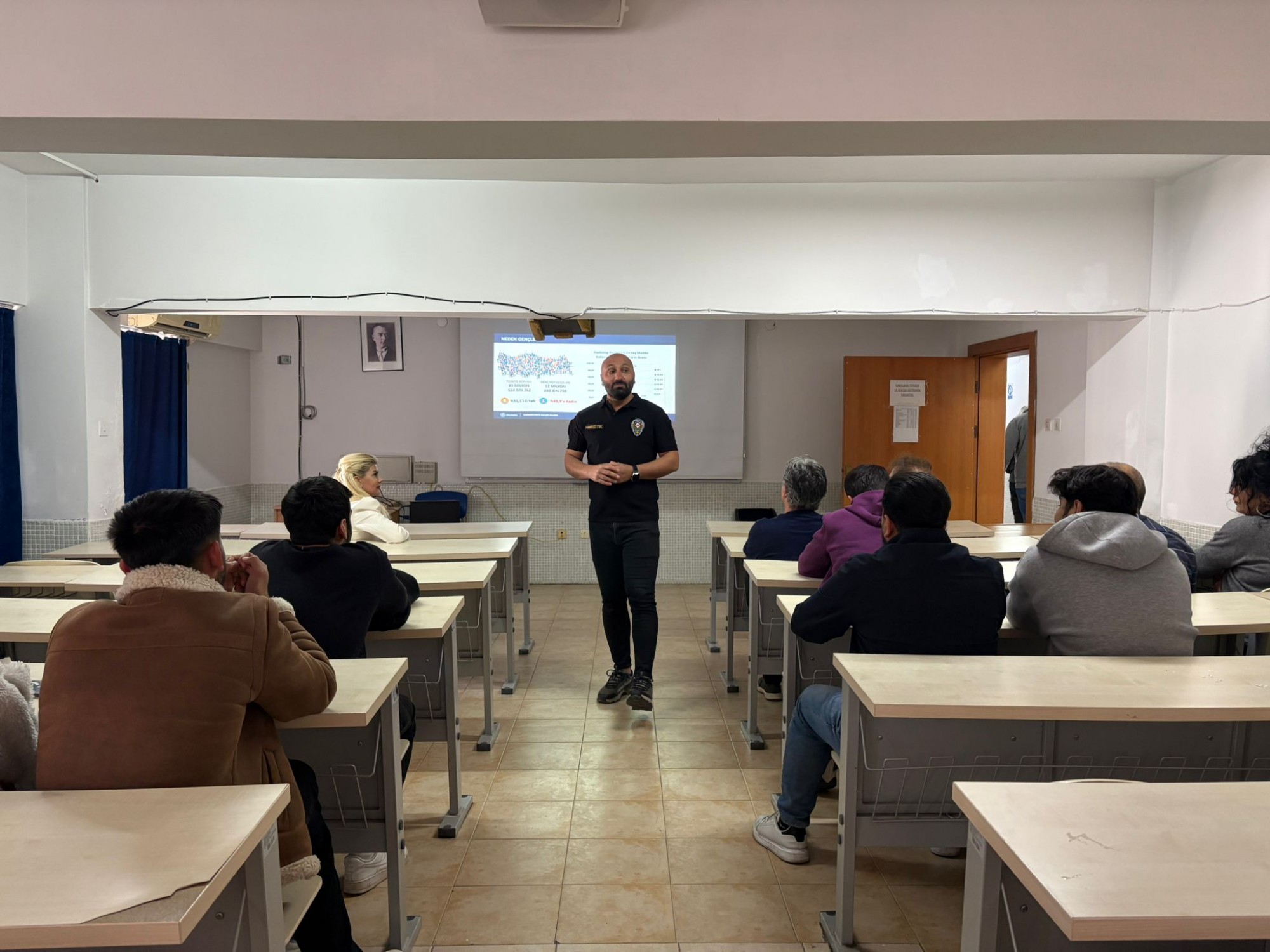 Mersin&rsquo;de Narkotik Ekiplerinden Madde Bağımlılığıyla M&uuml;cadele Eğitimi detayı için tıklayınız