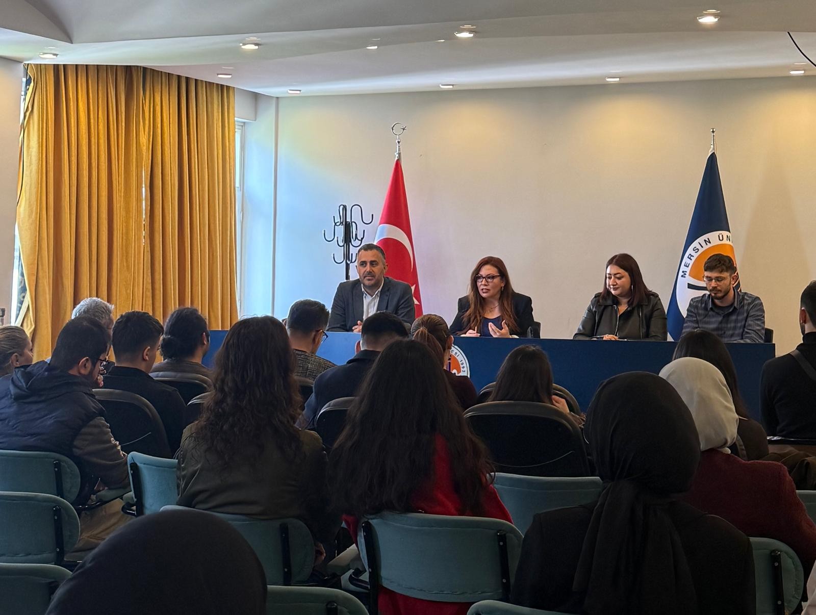 Optisyenlik Programı &Ouml;ğrencileri i&ccedil;in Deneyim Paylaşımı, Mesleki Gelişim ve İletişim G&uuml;&ccedil;lendirme Toplantısı D&uuml;zenlendi detayı için tıklayınız