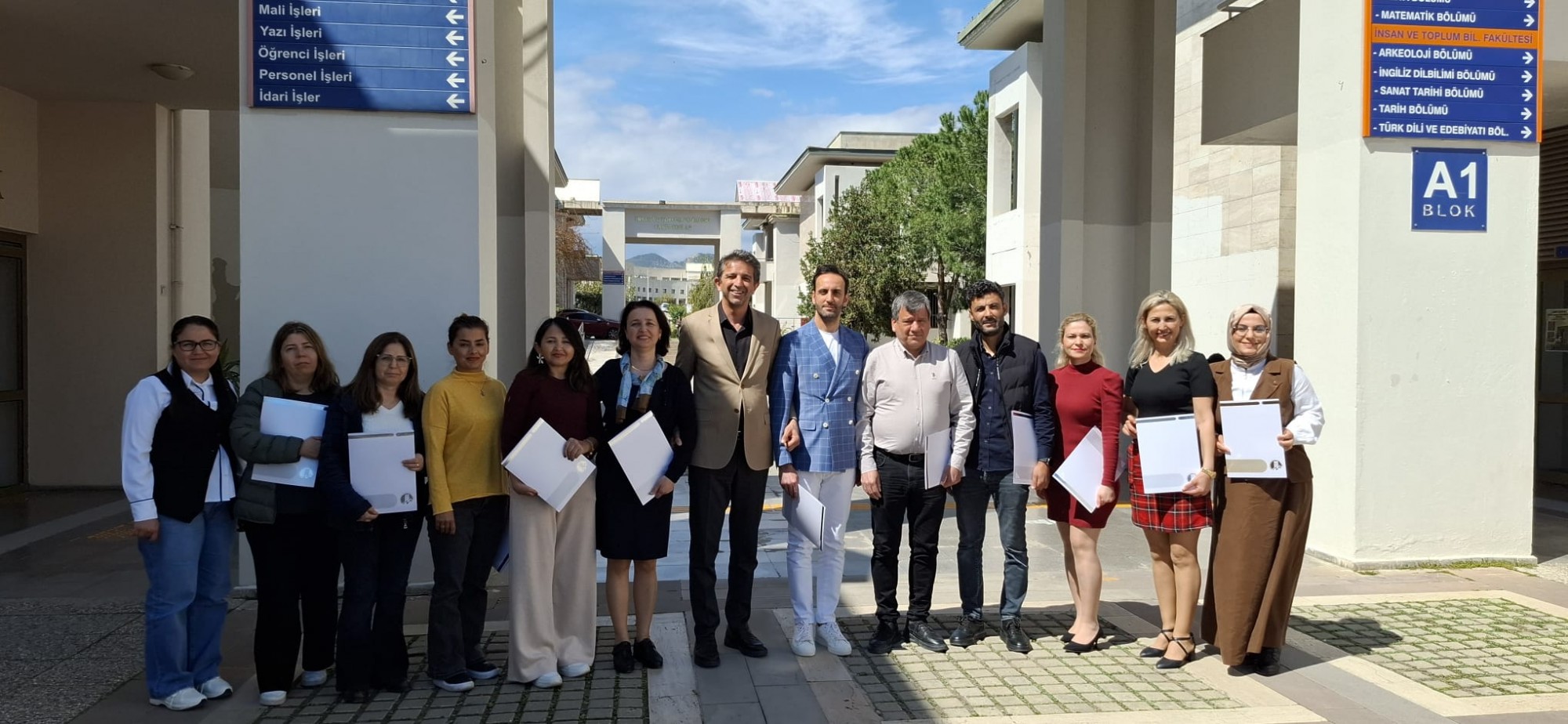 Fak&uuml;ltemiz Personeline &Ouml;ğrenci Bilgi Sistemi Eğitimi Kapsamında Başarı Belgesi Takdim Edildi detayı için tıklayınız