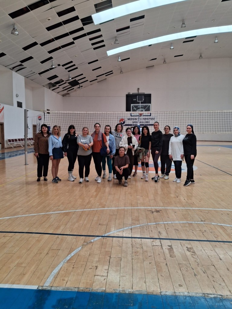 &Uuml;NİVERSİTEMİZ PERSONEL  KADIN VOLEYBOL TAKIMI &Ccedil;ALIŞMALARA  BAŞLADI detayı için tıklayınız