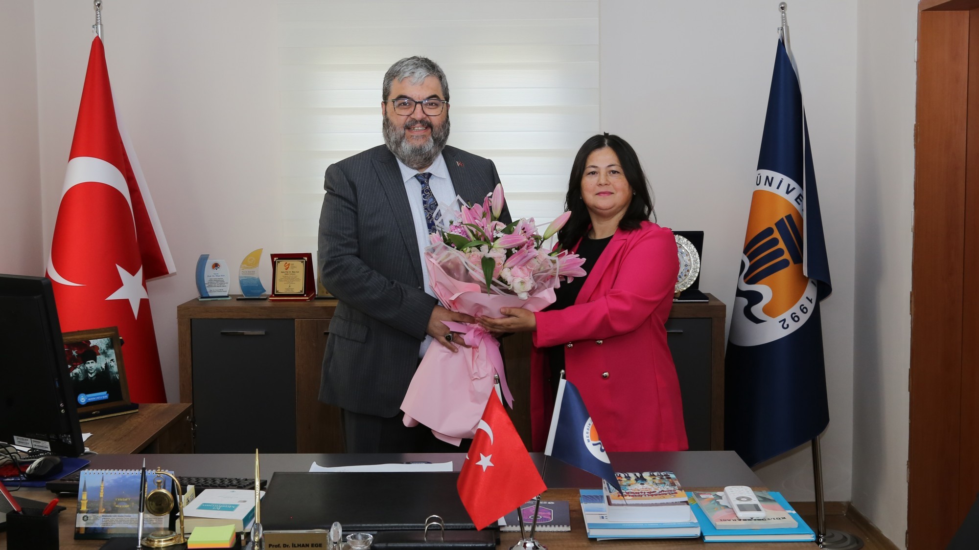 Dekanlık Devir Teslim T&ouml;reni Ger&ccedil;ekleştirildi detayı için tıklayınız