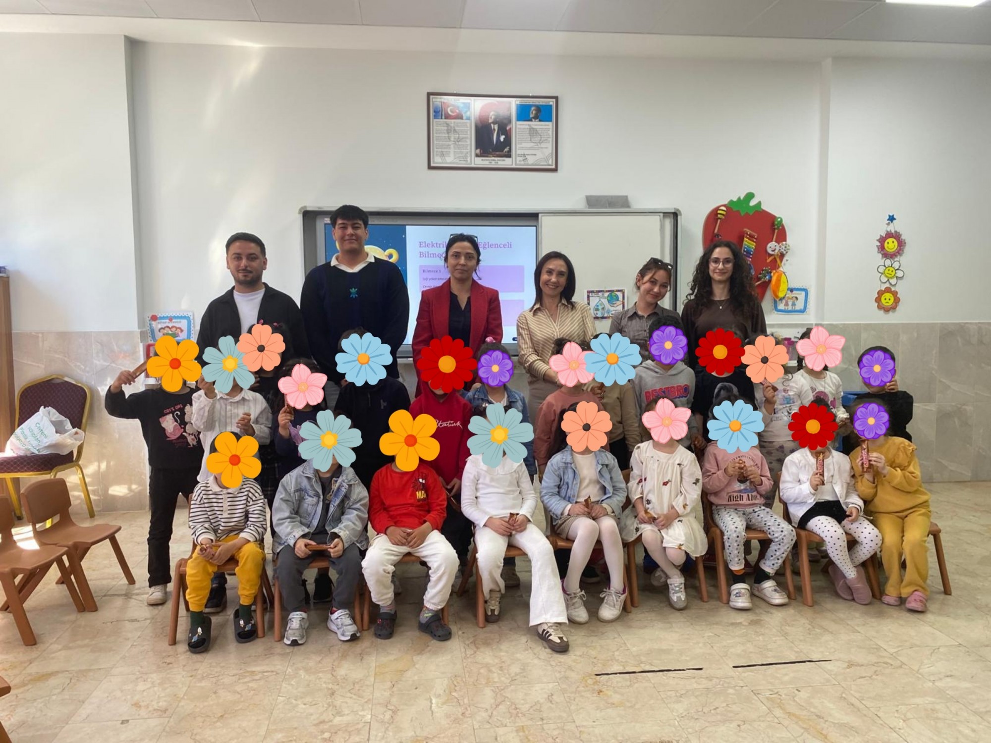 Minik Kalpler Enerjiyle Aydınlandı: Elektrik ve Enerji B&ouml;l&uuml;m&uuml;nden Anlamlı Eğitim Etkinliği detayı için tıklayınız