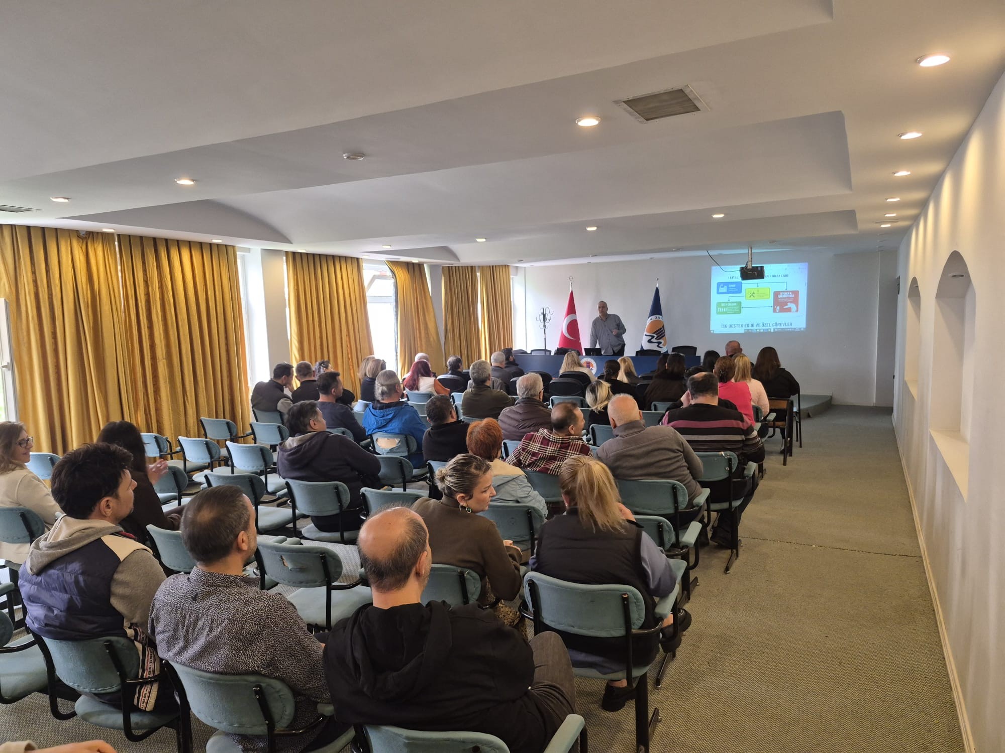 Meslek Y&uuml;ksekokulumuzda İş Sağlığı ve G&uuml;venliği Eğitimi D&uuml;zenlendi detayı için tıklayınız