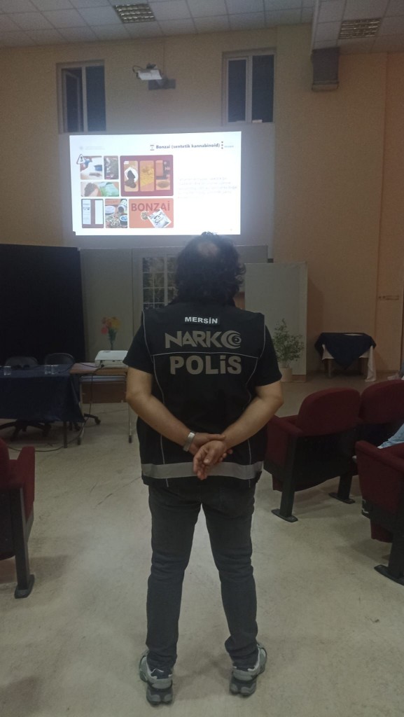 Y&uuml;ksekokulumuzda &ldquo;Madde Bağımlılığıyla M&uuml;cadele Farkındalık Eğitimi&rdquo; d&uuml;zenlendi detayı için tıklayınız
