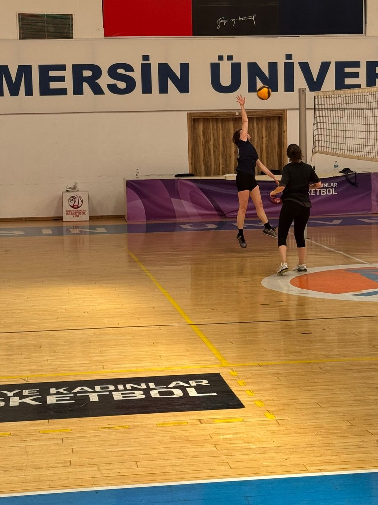 Mersin &Uuml;niversitesi Kadın Voleybol Takımı detayı için tıklayınız