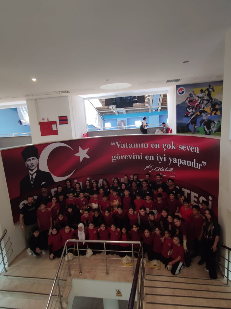 Fak&uuml;ltemizde 23 Nisan Ulusal Egemenlik ve &Ccedil;ocuk Bayramı &Ccedil;oşkusu detayı için tıklayınız