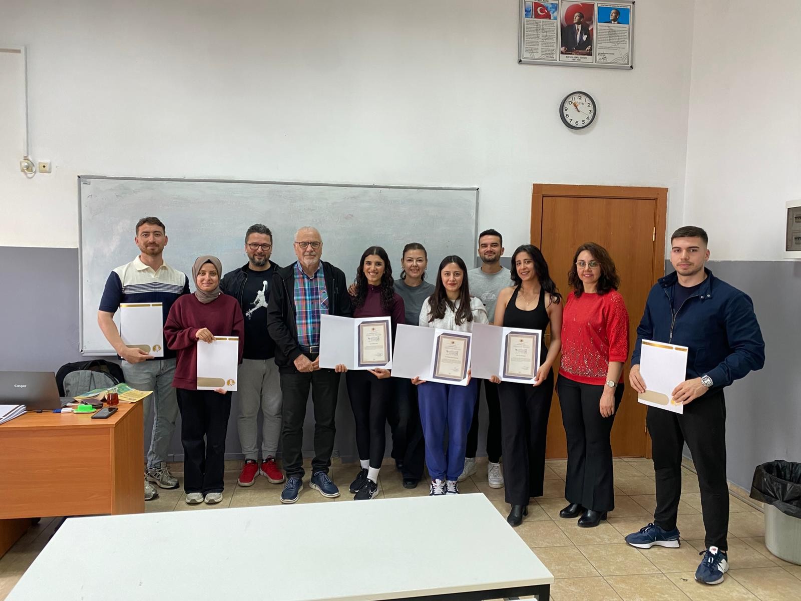 &Ouml;ĞRETMEN ADAYI &Ouml;ĞRENCİLERİMİZE TEŞEKK&Uuml;R BELGESİ T&Ouml;RENİ detayı için tıklayınız