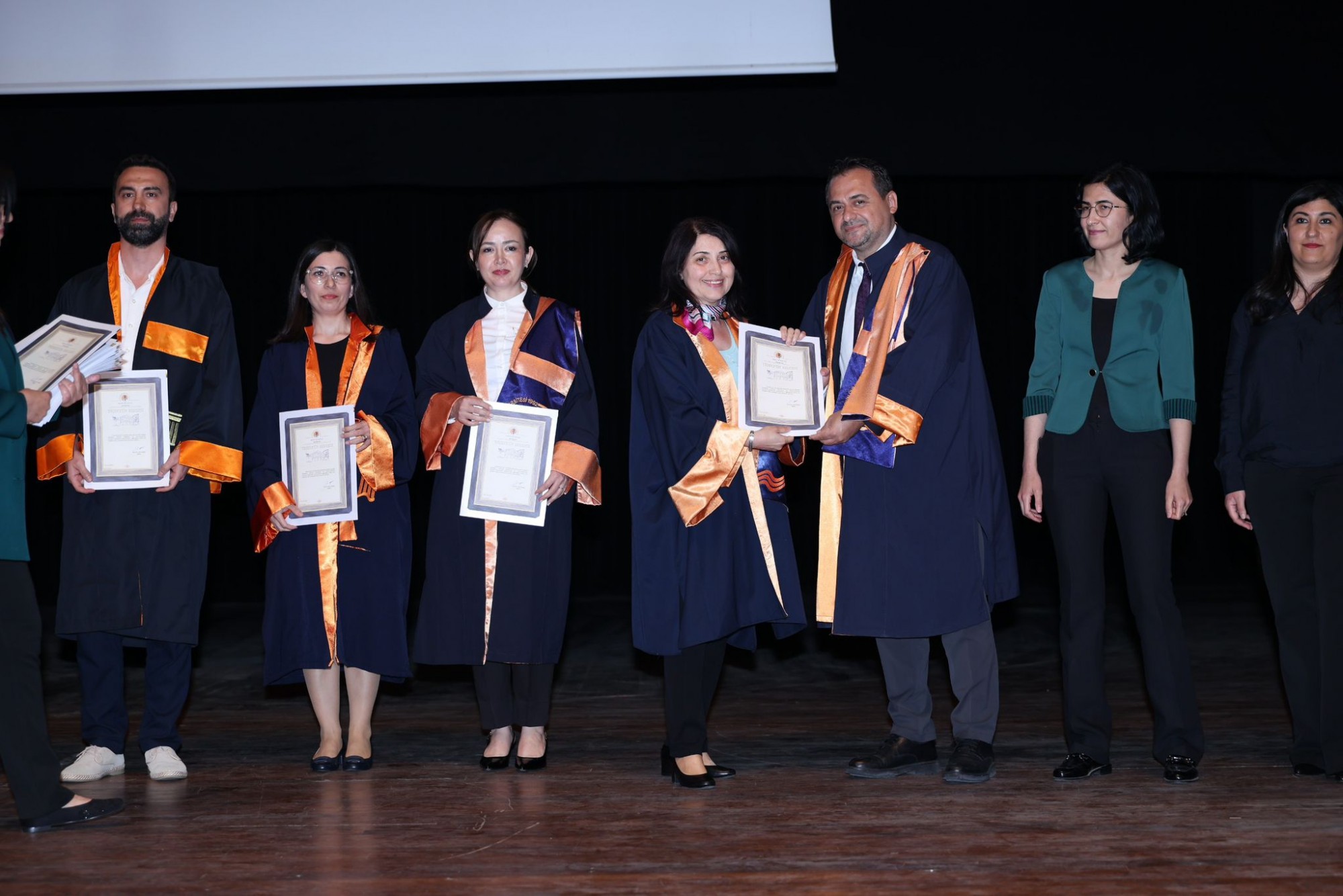 Bilimin Işığında Gurur Veren Başarı! 🎓✨ detayı için tıklayınız