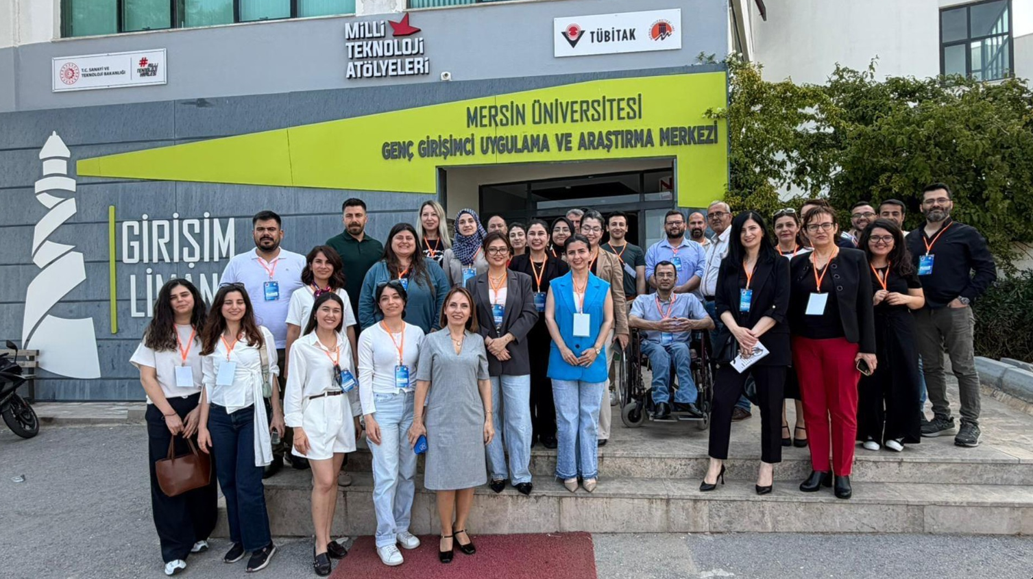 Doktora &Ouml;ğrencilerine Y&ouml;nelik "Disiplinler Arası Araştırma Becerileri &Ccedil;alıştayı" D&uuml;zenlendi detayı için tıklayınız