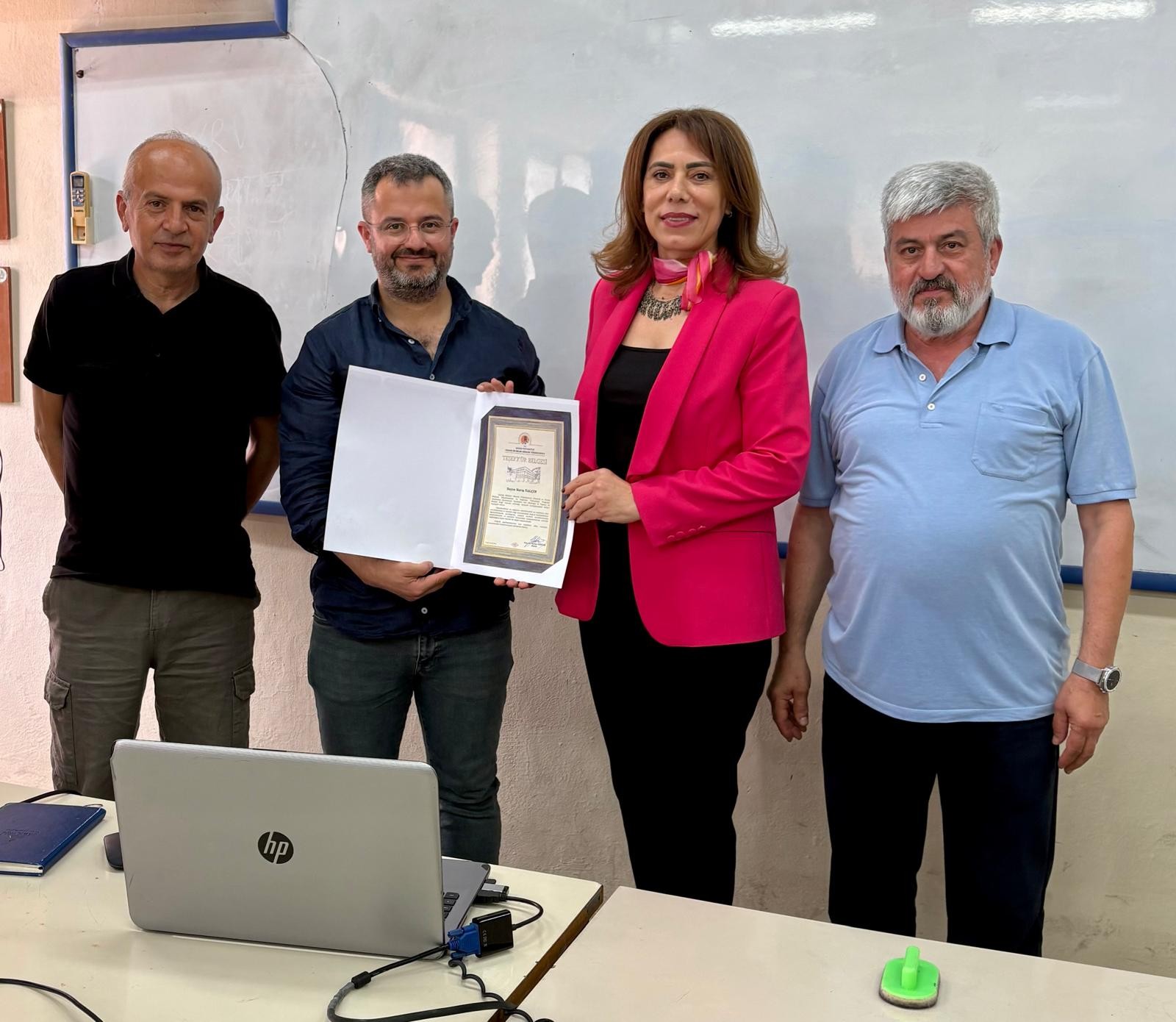 " İ&ccedil;imizden Biri" S&ouml;yleşisi: İş Yaşamı ve Meslek Etiği  detayı için tıklayınız